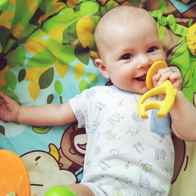 Mombella Dancing Elephant Teether - Lemon (2)