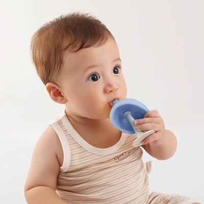 Mombella Mushroom Soothing Teether - Iron Green (2)