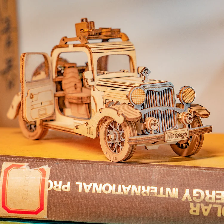 Rolife Vintage Car 3D Wooden Puzzle (2)