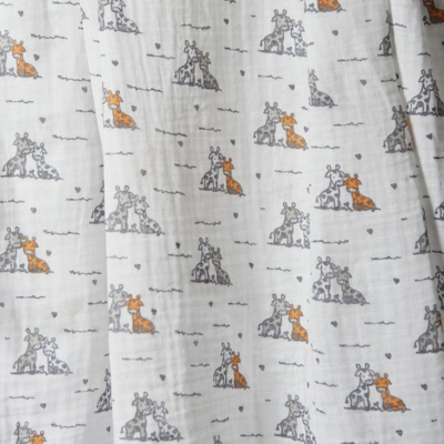 The Little Linen Co Muslin Wrap - Giraffe Friends (2)