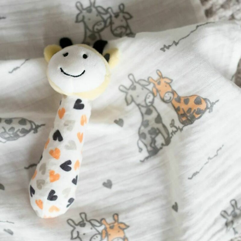 tllcmt4478_littlelinen_crinkletoy_giraffestar_lifestyle_1024x1024.jpg