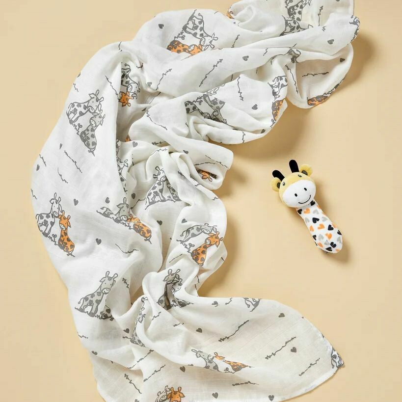 tllcmt4478_littlelinen_muslin_crinkletoy_giraffe_lifestyle1_1024x1024.jpg